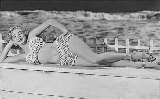  Marylin Monroe 1951 polka dots bathing suit